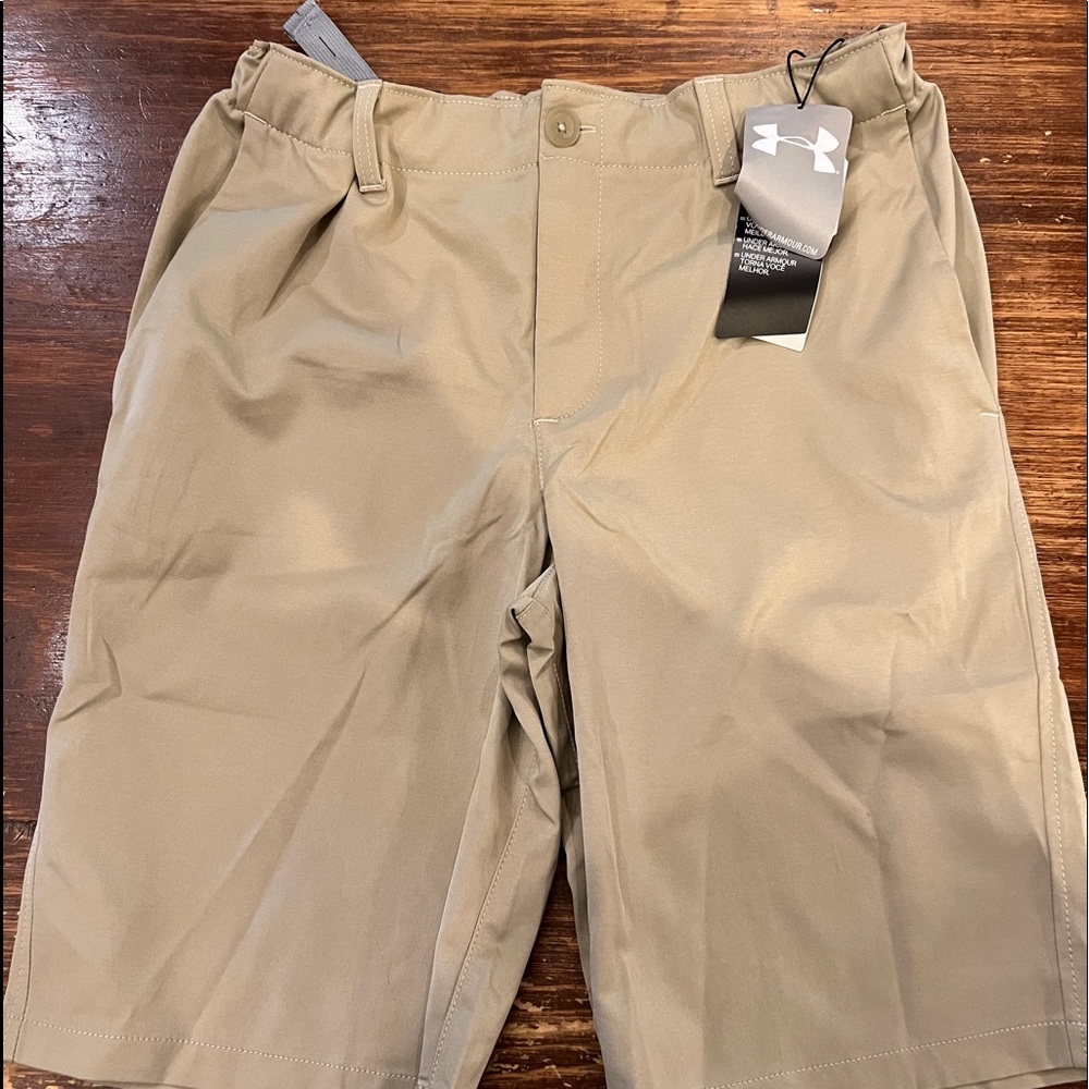 Boys Under Armour golf shorty size 16 NWT